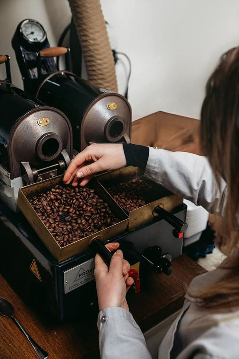 Indulge in the Richness of Colombia Huila Single Origin Espresso Beans – 100% Arabica Italian Coffee – Medium Roast with Delightful Notes of Red Berries, Marzipan & Toffee – 7.93 Oz (225 G)