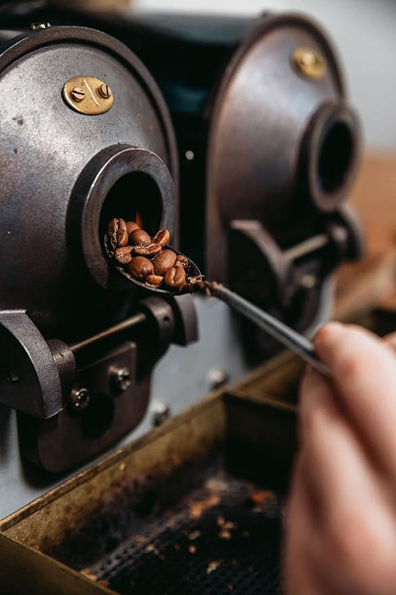 Indulge in the Richness of Colombia Huila Single Origin Espresso Beans – 100% Arabica Italian Coffee – Medium Roast with Delightful Notes of Red Berries, Marzipan & Toffee – 7.93 Oz (225 G)